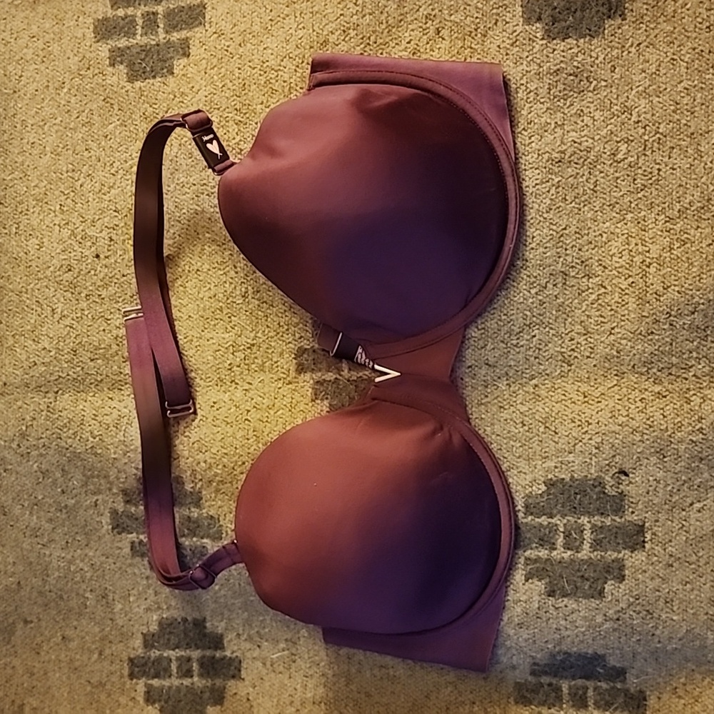 Strapless convertible bra
